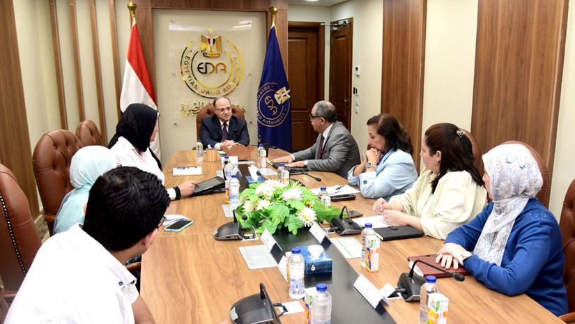 لمناقشة فرص توطين اللقاحات وتعزيز التصدير  رئيس هيئة الدواء المصرية يستقبل وفد الشركة القابضة للقاحات «فاكسيرا»