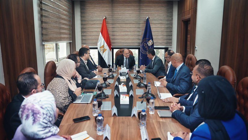 رئيس هيئة الدواء المصرية يستقبل وفد شركة جلاكسو سميثكلاين مصر لبحث توطين صناعة الدواء وتعزيز نقل التكنولوجيا